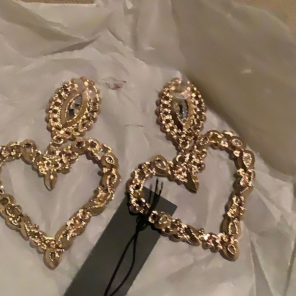 Rhinestone Heart Earrings . Absolutely stunning. Hard to find 💜💜💜💜 - Picture 4 of 5